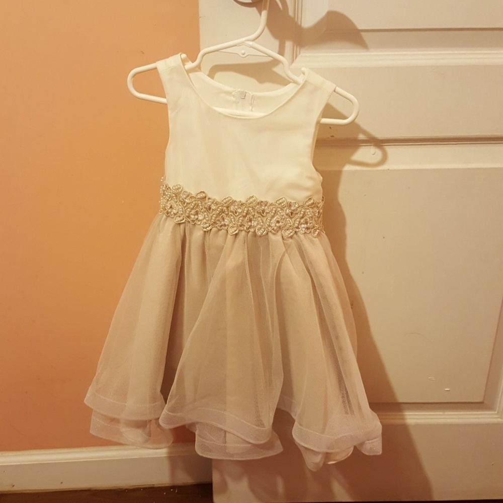Girl's dress